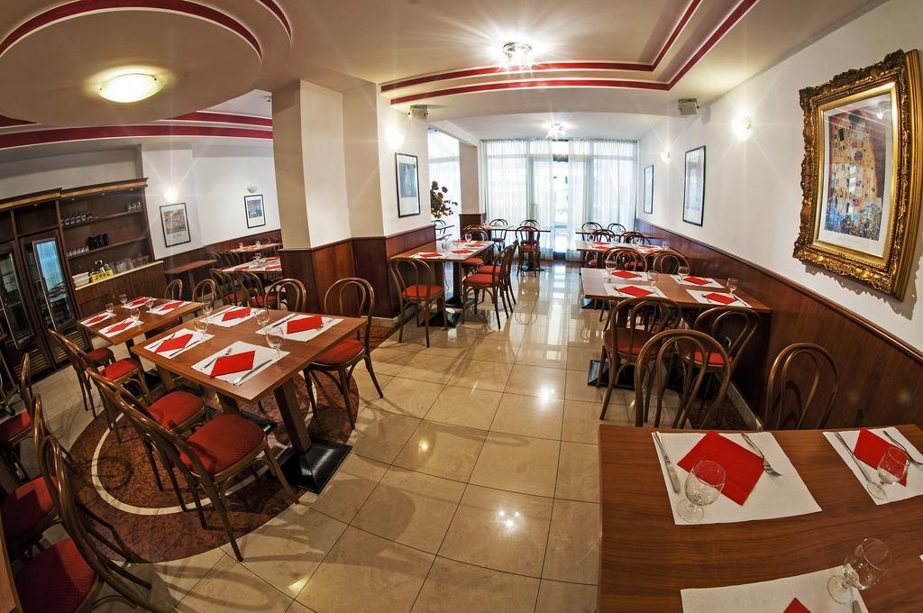Hotel Primo Riva del Garda Esterno foto