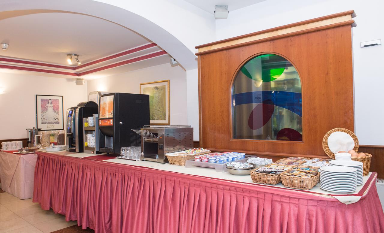 Hotel Primo Riva del Garda Esterno foto