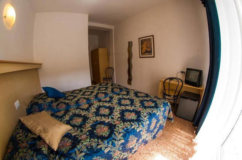 Hotel Primo Riva del Garda Esterno foto